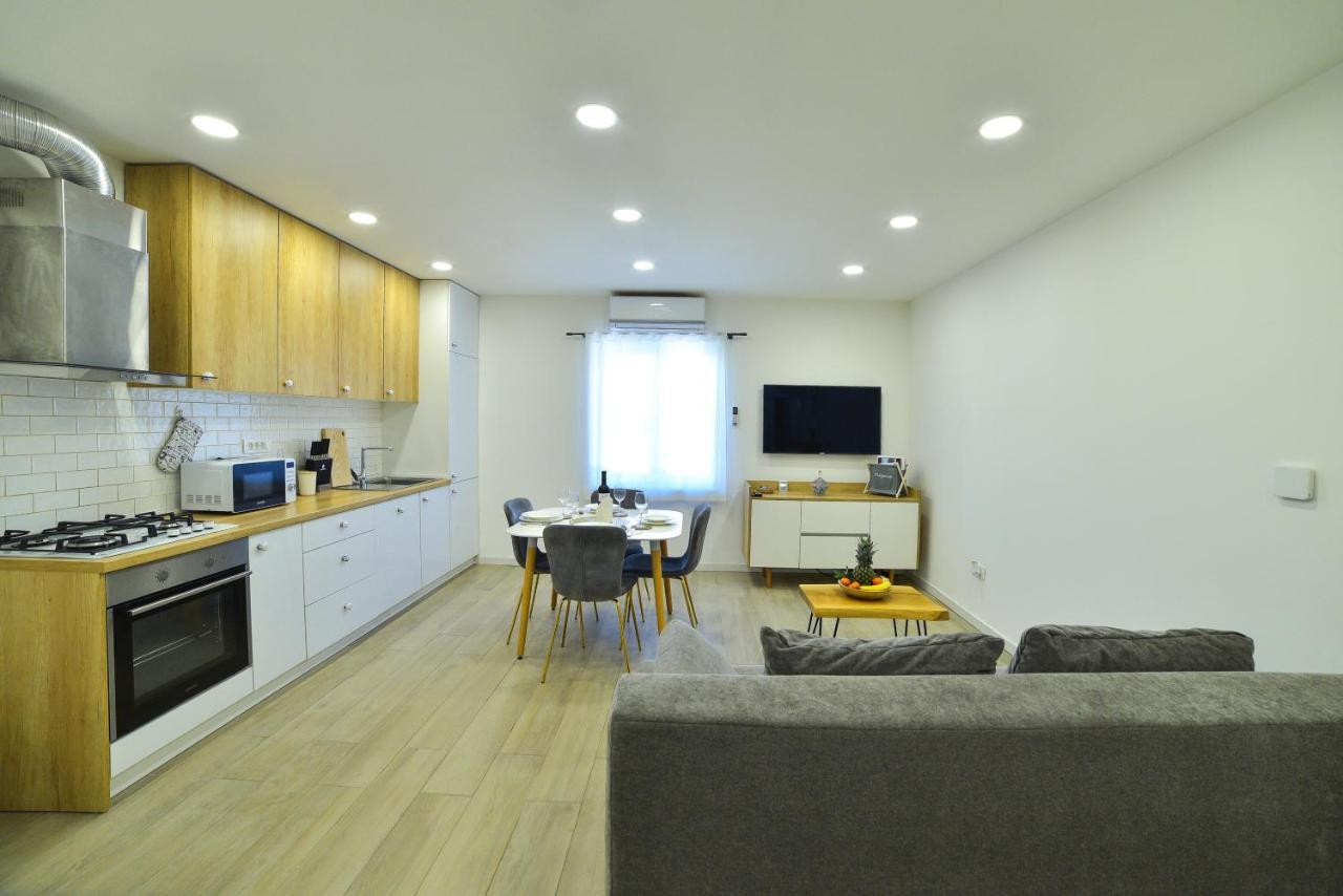 Apartment Maris Sinj Bagian luar foto