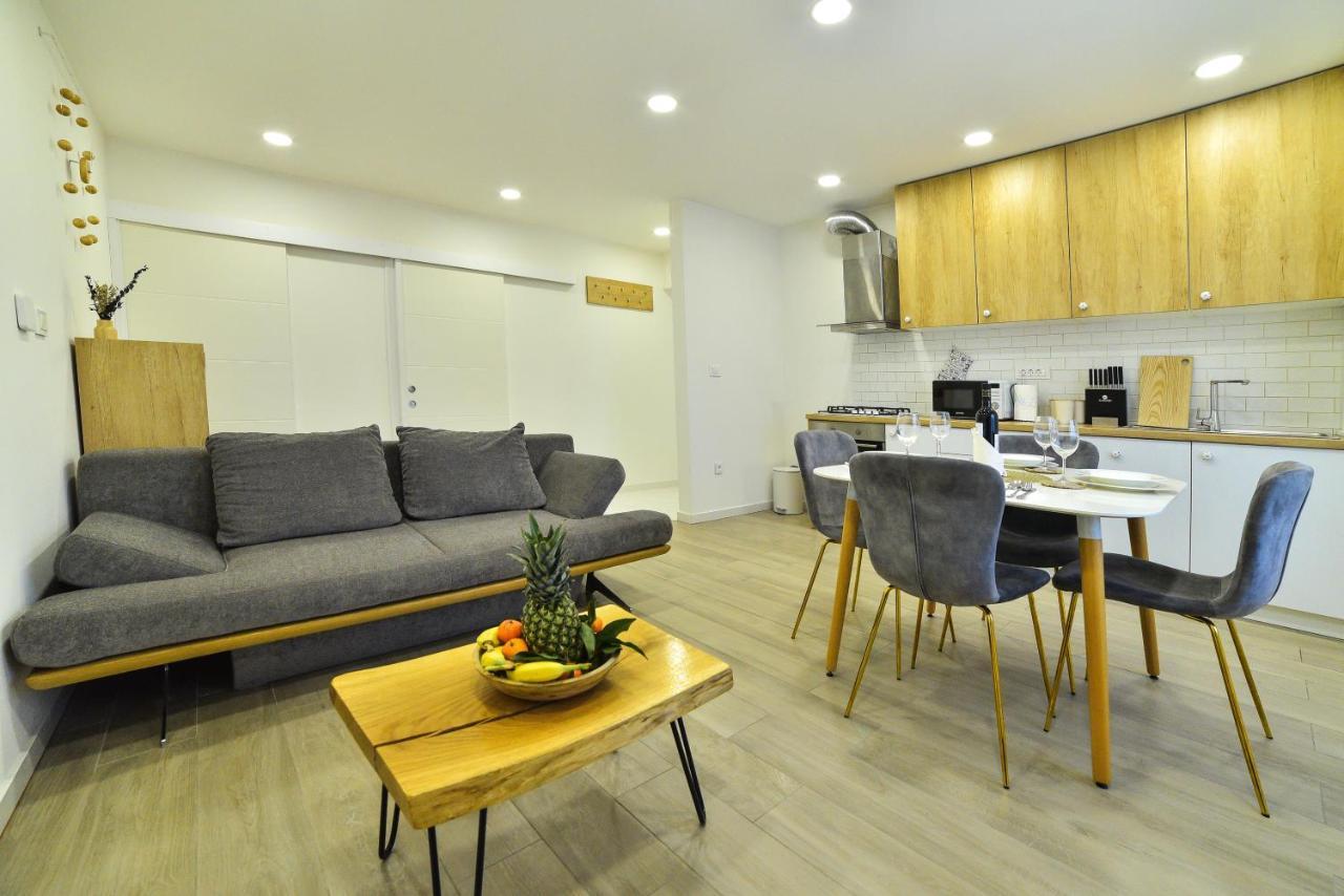 Apartment Maris Sinj Bagian luar foto