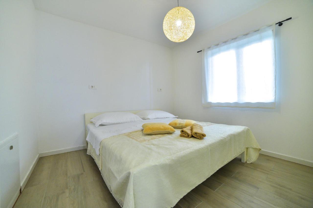Apartment Maris Sinj Bagian luar foto