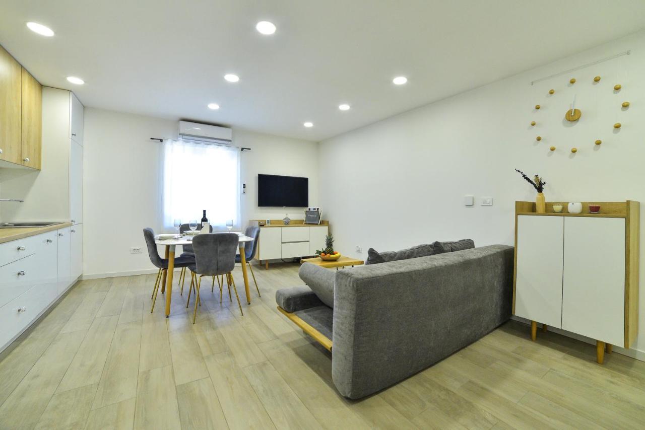 Apartment Maris Sinj Bagian luar foto