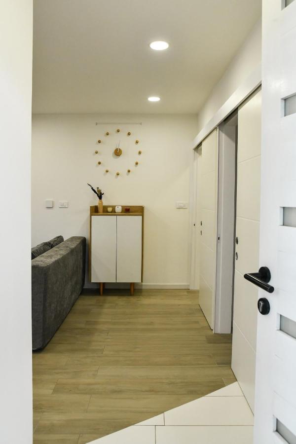 Apartment Maris Sinj Bagian luar foto