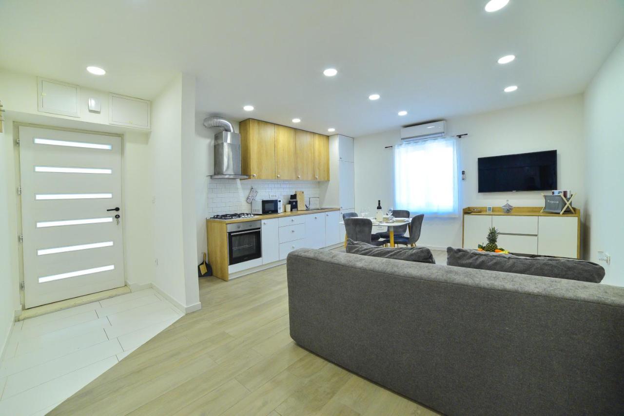Apartment Maris Sinj Bagian luar foto